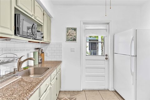 House in North Miami, Florida 2 bedrooms, 78.04 sq.m. № 1703960 - photo 22