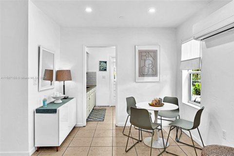 House in North Miami, Florida 2 bedrooms, 78.04 sq.m. № 1703960 - photo 13
