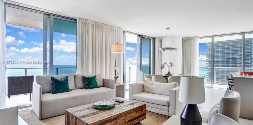 Condominio en Hollywood, Florida, 3 dormitorios № 1861346
