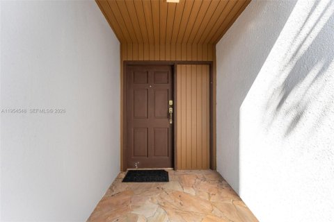 Townhouse in South Miami, Florida 3 bedrooms, 204.38 sq.m. № 2011040 - photo 11