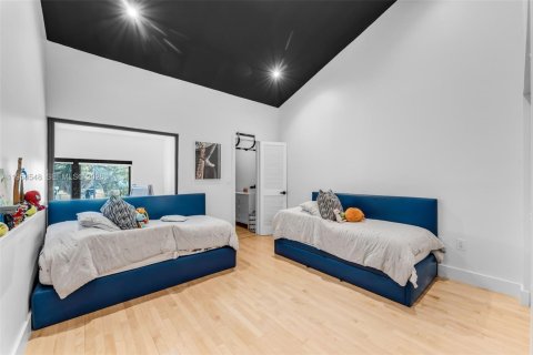 Townhouse in South Miami, Florida 3 bedrooms, 204.38 sq.m. № 2011040 - photo 5