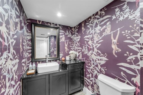 Townhouse in South Miami, Florida 3 bedrooms, 204.38 sq.m. № 2011040 - photo 18