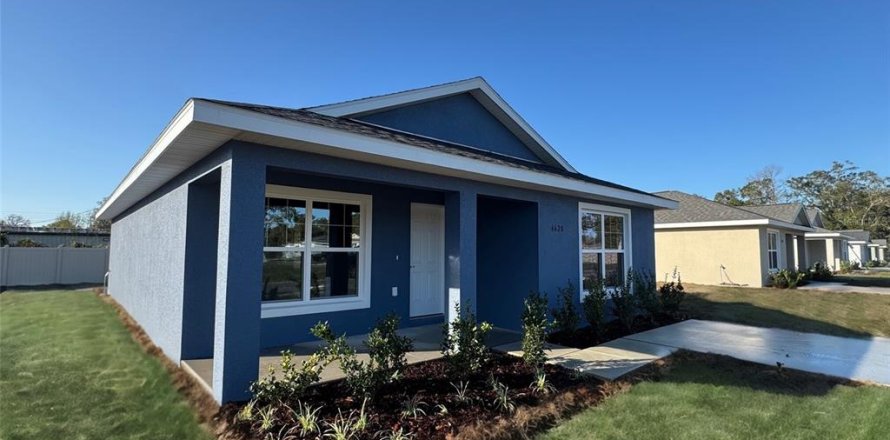 House in Belleview, Florida 3 bedrooms, 109.72 sq.m. № 1545453
