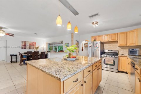 House in Hollywood, Florida 3 bedrooms, 133.69 sq.m. № 1955854 - photo 15