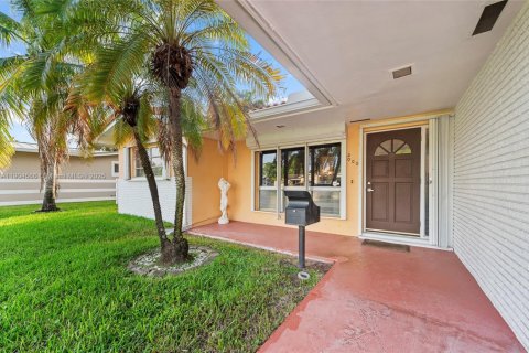 House in Hollywood, Florida 3 bedrooms, 133.69 sq.m. № 1955854 - photo 7