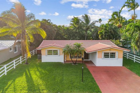 House in Hollywood, Florida 3 bedrooms, 133.69 sq.m. № 1955854 - photo 1