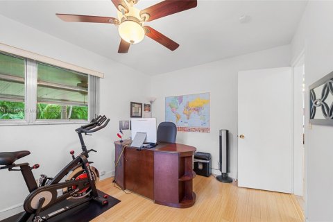 House in Hollywood, Florida 3 bedrooms, 133.69 sq.m. № 1955854 - photo 24