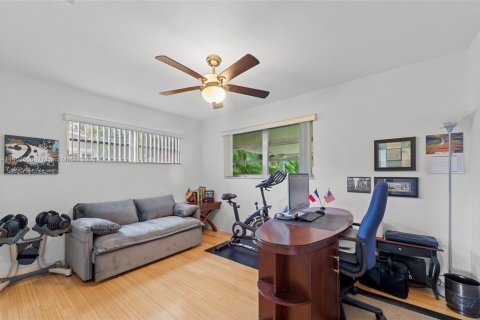 House in Hollywood, Florida 3 bedrooms, 133.69 sq.m. № 1955854 - photo 23