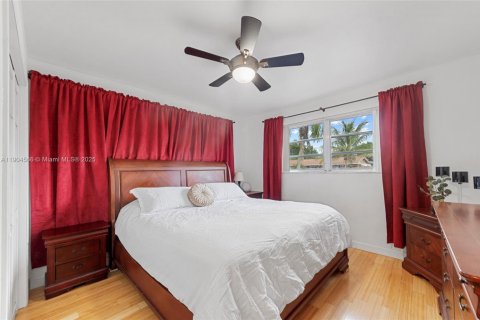 House in Hollywood, Florida 3 bedrooms, 133.69 sq.m. № 1955854 - photo 26