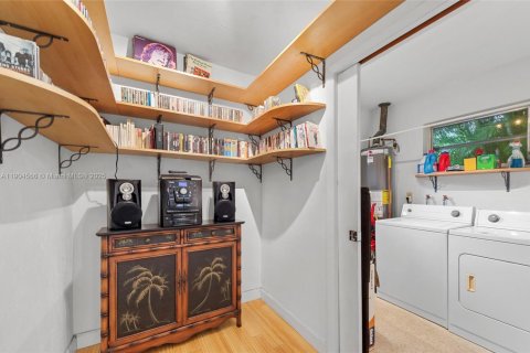 House in Hollywood, Florida 3 bedrooms, 133.69 sq.m. № 1955854 - photo 18