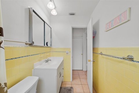 House in Hollywood, Florida 3 bedrooms, 133.69 sq.m. № 1955854 - photo 29