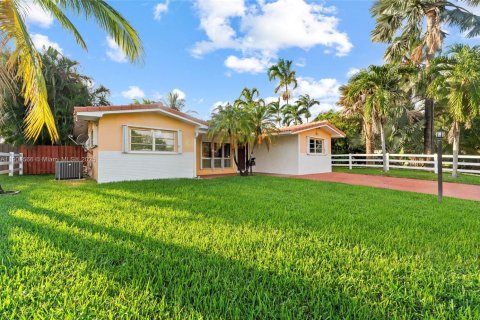 House in Hollywood, Florida 3 bedrooms, 133.69 sq.m. № 1955854 - photo 4