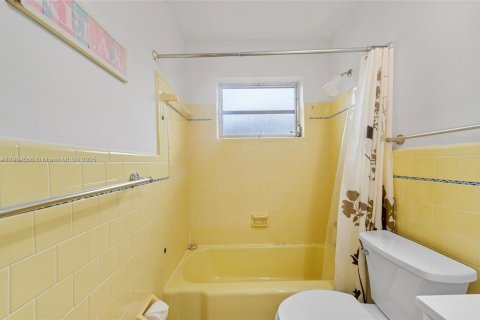 House in Hollywood, Florida 3 bedrooms, 133.69 sq.m. № 1955854 - photo 28