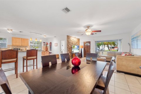 House in Hollywood, Florida 3 bedrooms, 133.69 sq.m. № 1955854 - photo 13