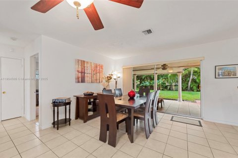 House in Hollywood, Florida 3 bedrooms, 133.69 sq.m. № 1955854 - photo 12