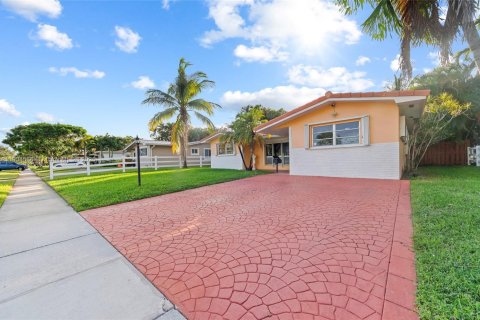 House in Hollywood, Florida 3 bedrooms, 133.69 sq.m. № 1955854 - photo 6