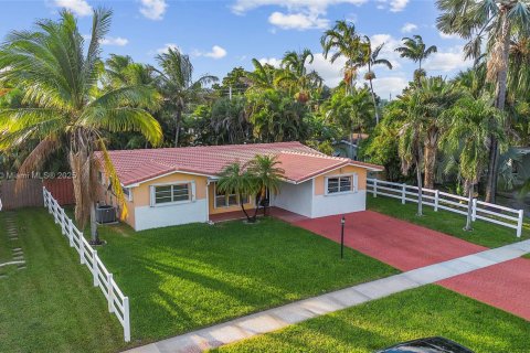 House in Hollywood, Florida 3 bedrooms, 133.69 sq.m. № 1955854 - photo 2