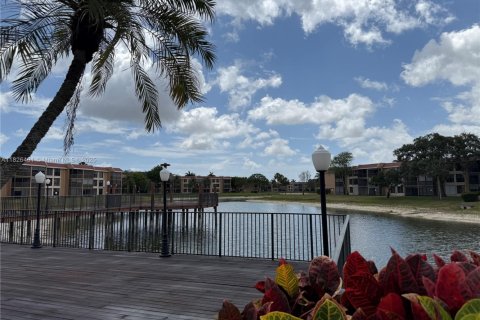Condominio en venta en Margate, Florida, 2 dormitorios, 101.26 m2 № 1796388 - foto 18