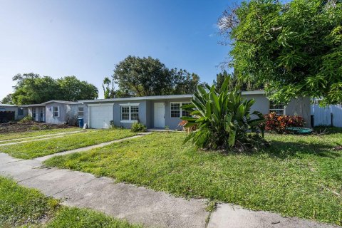 Villa ou maison à vendre à Palm Bay, Floride: 3 chambres, 157.93 m2 № 2435475 - photo 3
