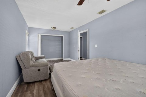 Villa ou maison à vendre à Palm Bay, Floride: 3 chambres, 157.93 m2 № 2435475 - photo 27