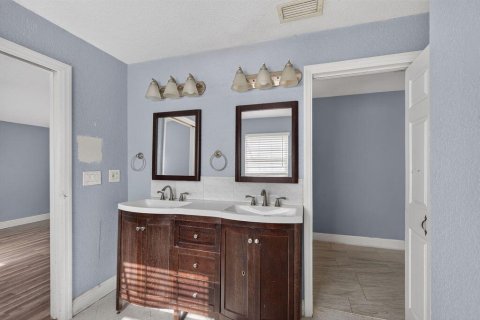 Villa ou maison à vendre à Palm Bay, Floride: 3 chambres, 157.93 m2 № 2435475 - photo 24