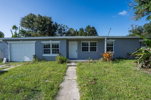 Villa ou maison à Palm Bay, Floride 3 chambres, 157.93 m2 № 2435475
