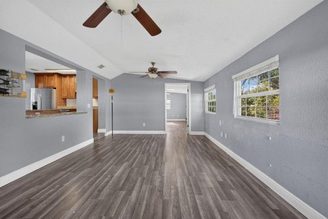 Villa ou maison à vendre à Palm Bay, Floride: 3 chambres, 157.93 m2 № 2435475 - photo 19