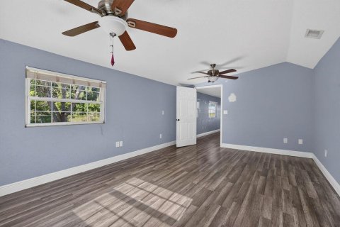 Villa ou maison à vendre à Palm Bay, Floride: 3 chambres, 157.93 m2 № 2435475 - photo 16