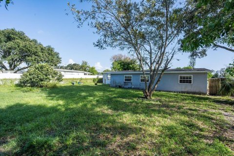 Villa ou maison à vendre à Palm Bay, Floride: 3 chambres, 157.93 m2 № 2435475 - photo 6