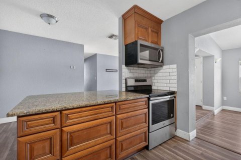 Villa ou maison à vendre à Palm Bay, Floride: 3 chambres, 157.93 m2 № 2435475 - photo 7