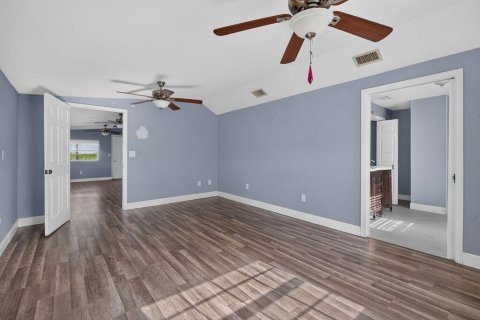 Villa ou maison à vendre à Palm Bay, Floride: 3 chambres, 157.93 m2 № 2435475 - photo 21