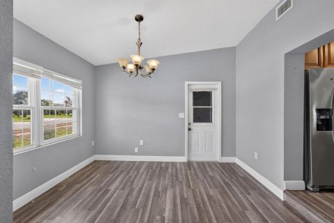 Villa ou maison à vendre à Palm Bay, Floride: 3 chambres, 157.93 m2 № 2435475 - photo 11