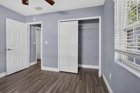 Villa ou maison à vendre à Palm Bay, Floride: 3 chambres, 157.93 m2 № 2435475 - photo 30