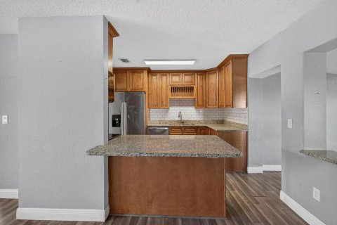 Villa ou maison à vendre à Palm Bay, Floride: 3 chambres, 157.93 m2 № 2435475 - photo 15