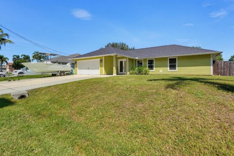 House in Port St. Lucie, Florida 3 bedrooms, 136.94 sq.m. № 2389922 - photo 2
