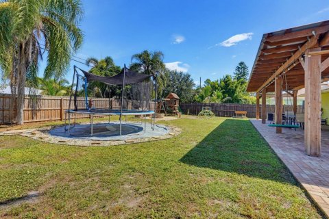 House in Port St. Lucie, Florida 3 bedrooms, 136.94 sq.m. № 2389922 - photo 5