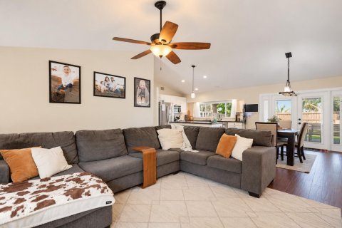 House in Port St. Lucie, Florida 3 bedrooms, 136.94 sq.m. № 2389922 - photo 8