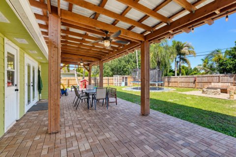 House in Port St. Lucie, Florida 3 bedrooms, 136.94 sq.m. № 2389922 - photo 4