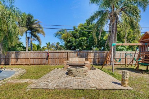 House in Port St. Lucie, Florida 3 bedrooms, 136.94 sq.m. № 2389922 - photo 29