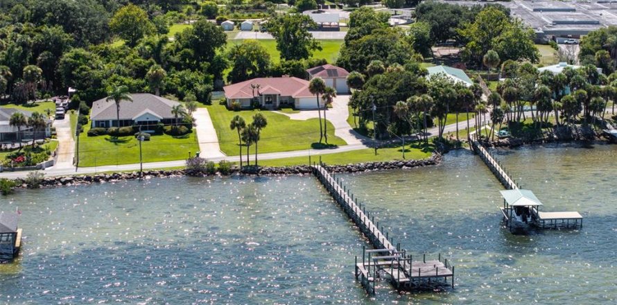 Villa ou maison à Cocoa, Floride 4 chambres, 236.99 m2 № 2238077