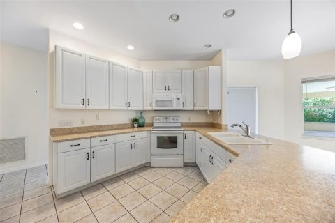 Villa ou maison à vendre à Cocoa, Floride: 4 chambres, 236.99 m2 № 2238077 - photo 10