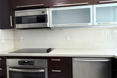 Condo in Miami Beach, Florida, 2 bedrooms № 2077639 - photo 10