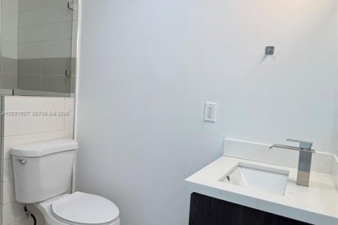 Condo in Miami Beach, Florida, 2 bedrooms № 2077639 - photo 20