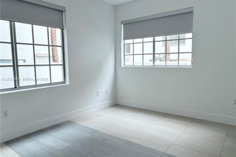 Condo in Miami Beach, Florida, 2 bedrooms № 2077639 - photo 16