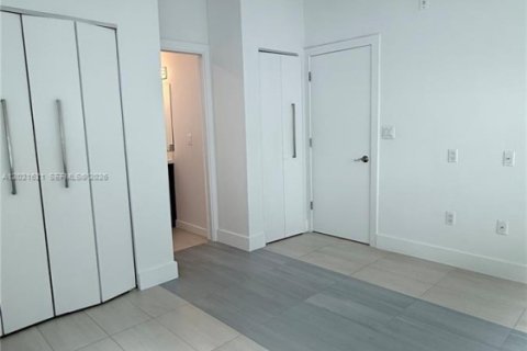 Condo in Miami Beach, Florida, 2 bedrooms № 2077639 - photo 17