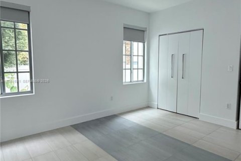 Condo in Miami Beach, Florida, 2 bedrooms № 2077639 - photo 14