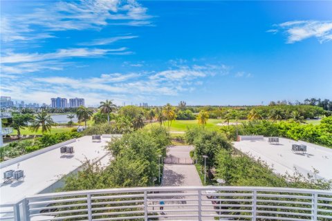 Condo in Miami Beach, Florida, 2 bedrooms № 2077639 - photo 29