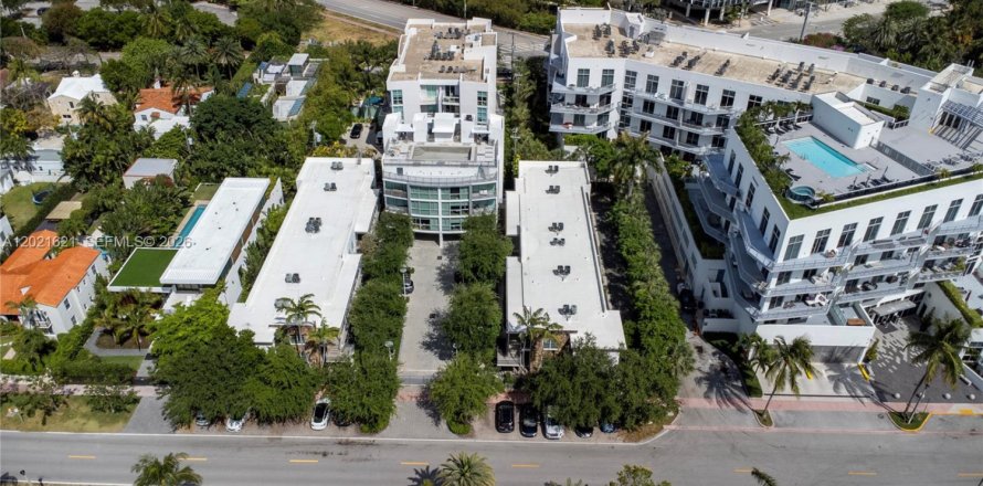 Condo in Miami Beach, Florida, 2 bedrooms № 2077639