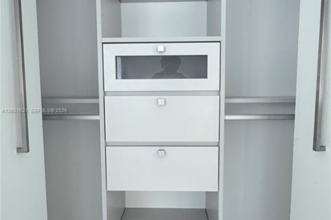 Condo in Miami Beach, Florida, 2 bedrooms № 2077639 - photo 18