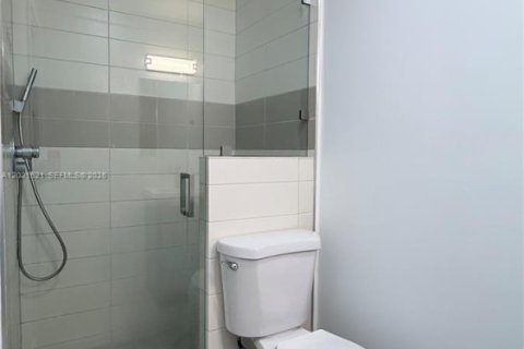 Condo in Miami Beach, Florida, 2 bedrooms № 2077639 - photo 21
